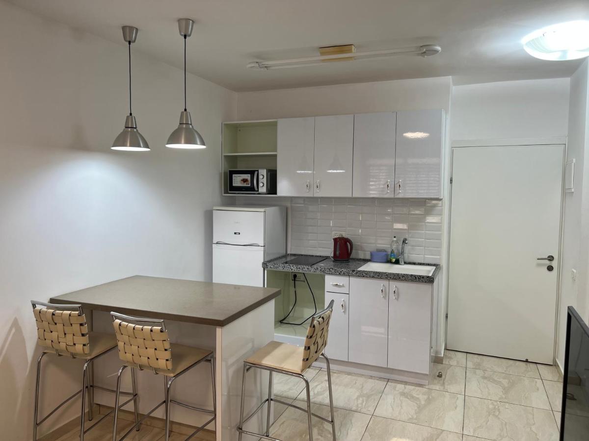 Apartments4You Dinara บัตยัม ภายนอก รูปภาพ
