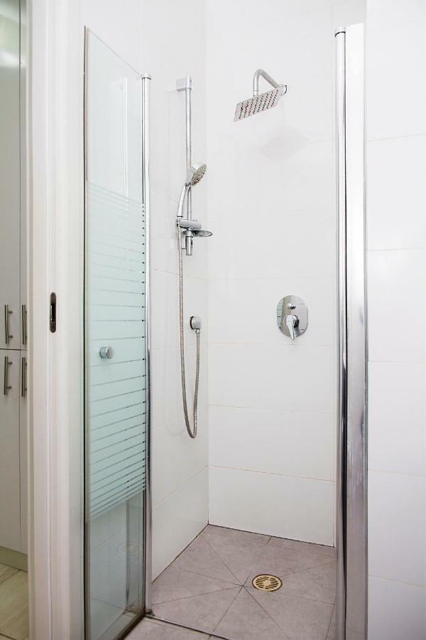 Apartments4You Dinara บัตยัม ภายนอก รูปภาพ