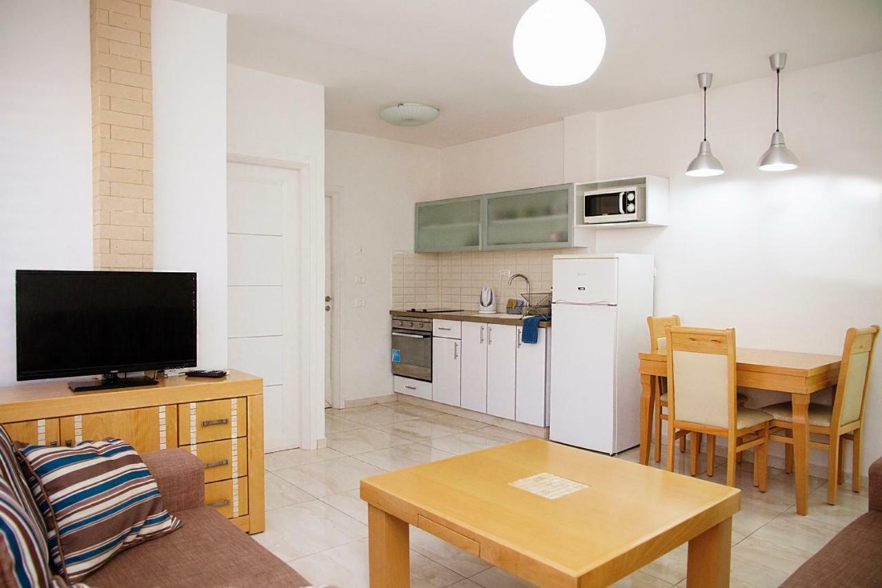 Apartments4You Dinara บัตยัม ภายนอก รูปภาพ