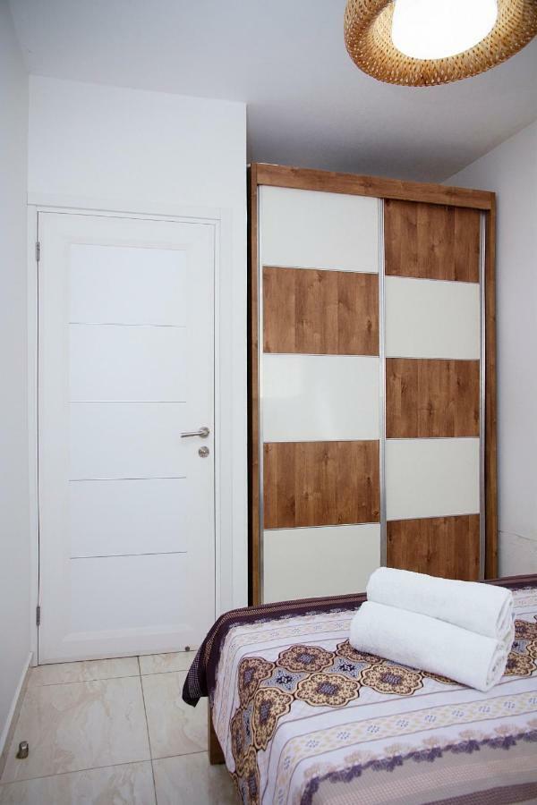 Apartments4You Dinara บัตยัม ภายนอก รูปภาพ